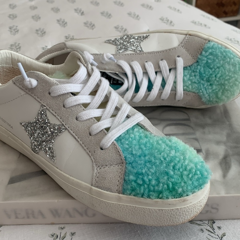 GG Sneaker Lookalikes! ⭐️ blue Sherpa accent sneakers 7.5 silver accents